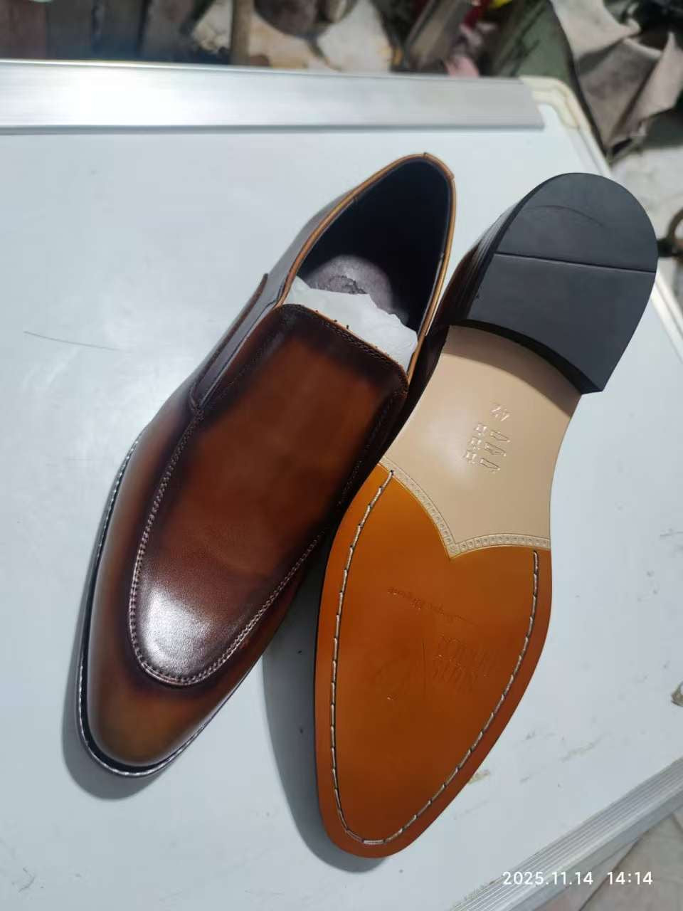 𝑪𝑳𝑨𝑺𝑺𝑰𝑪 𝑳𝑬𝑨𝑻𝑯𝑬𝑹 𝑺𝑯𝑶𝑬𝑺